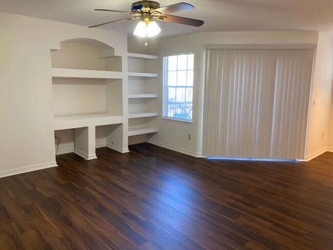 Building Photo - Stylish 2 Bed, 2 Bath Condo with New Vinyl Plank Flooring | Live the Resort Lifestyle at Bermuda ...