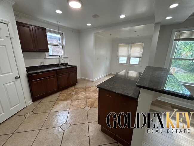 Building Photo - LARGE WESTSIDE FULLY REHABBED HOME -  3 be...