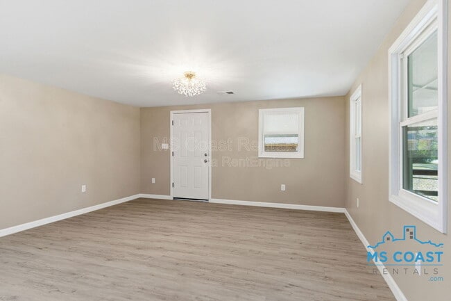 Building Photo - 1528 Ladnier Rd