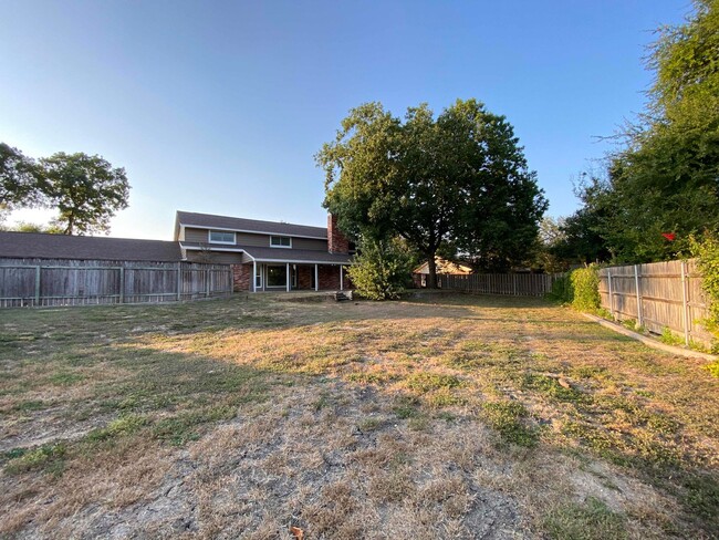 Building Photo - 6 Bedroom - 3 Bath in Harker Heights