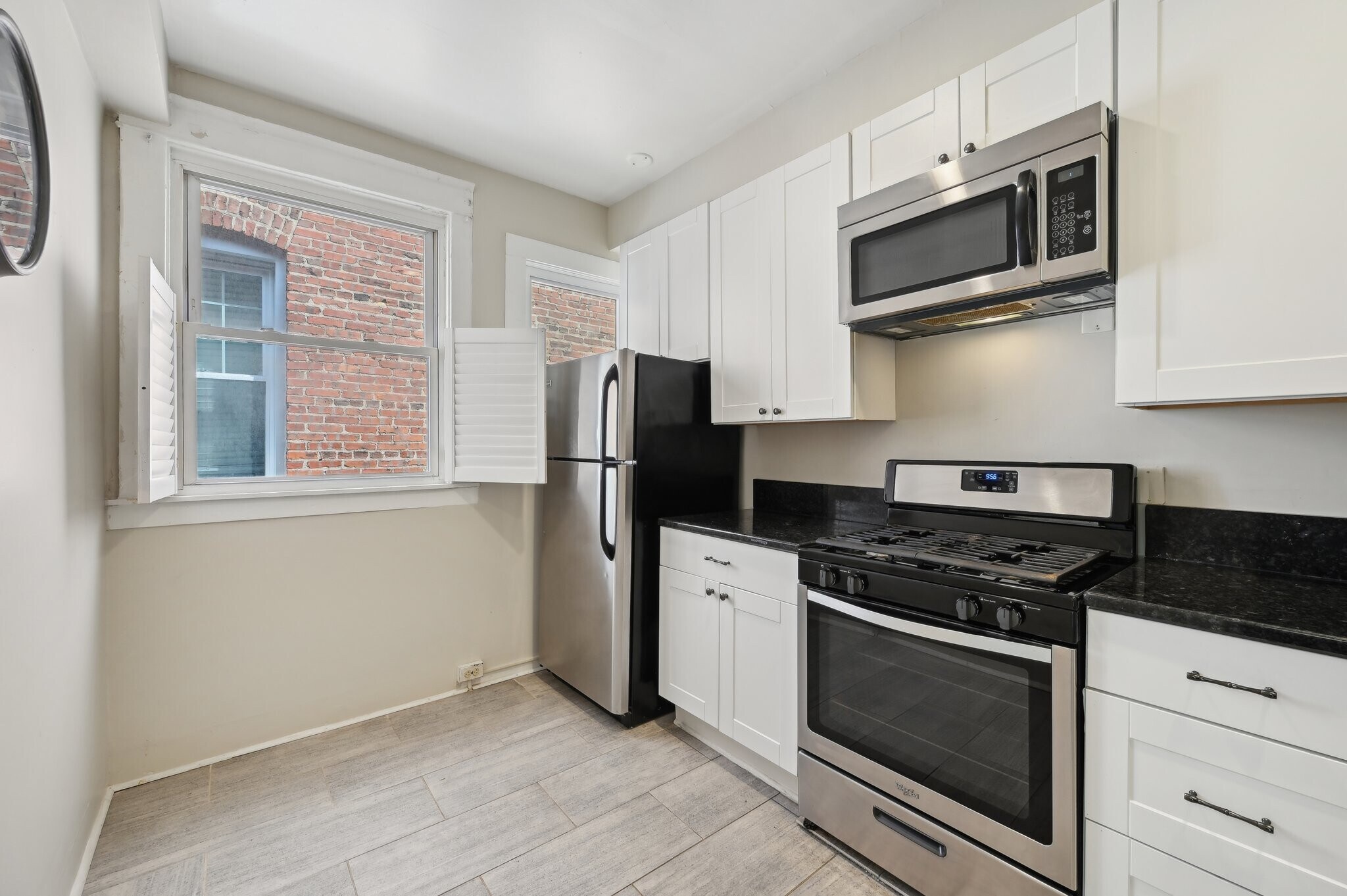 Building Photo - 2431 Linden Ave