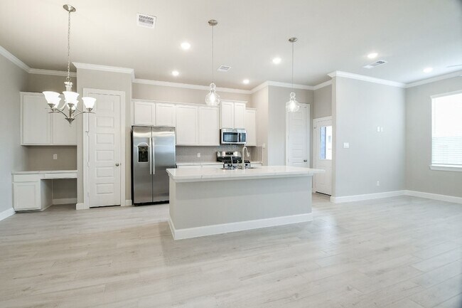 Building Photo - 3112 La Rambla Dr