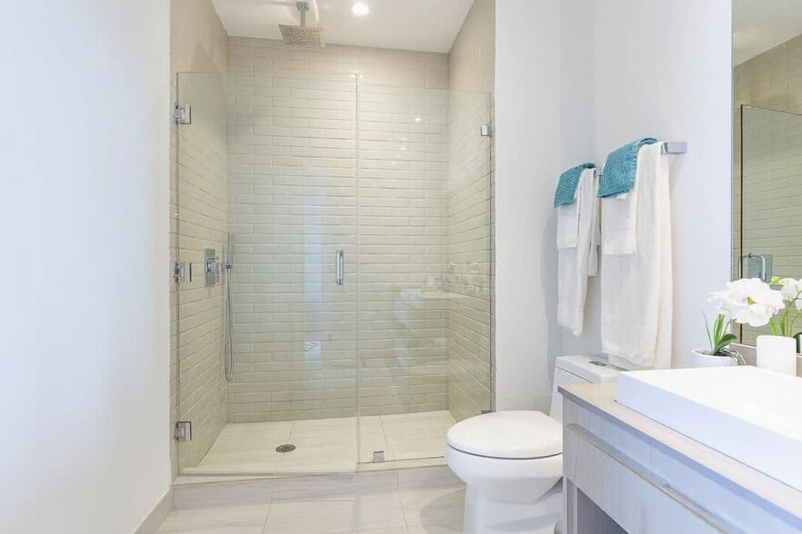 Building Photo - 4010 S Ocean Dr
