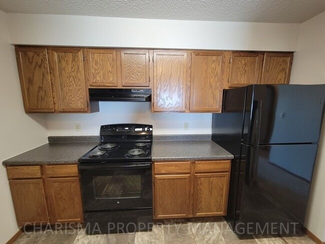 Building Photo - SPACIOUS ONE BEDROOM UNIT, WITH GREAT AMEN...