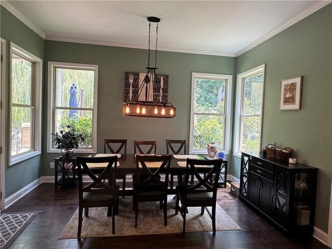 Building Photo - 512 Edgewater Dr