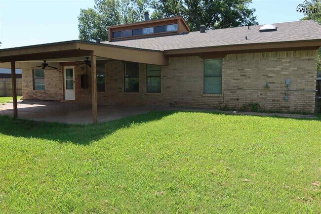 Building Photo - 5030 Edgecliff Dr