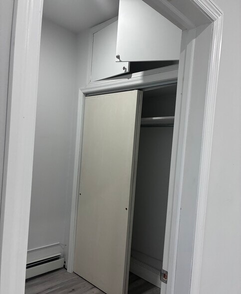 closet in master - 49 Dukes St