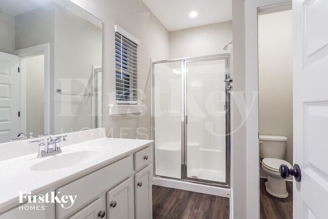 Building Photo - 2745 Village Pl