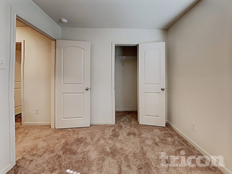 Building Photo - 11031 Chatham Ct