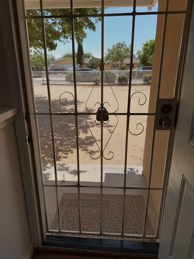 Building Photo - Charming 4-Bedroom Home for Rent in Hesperia, CA!