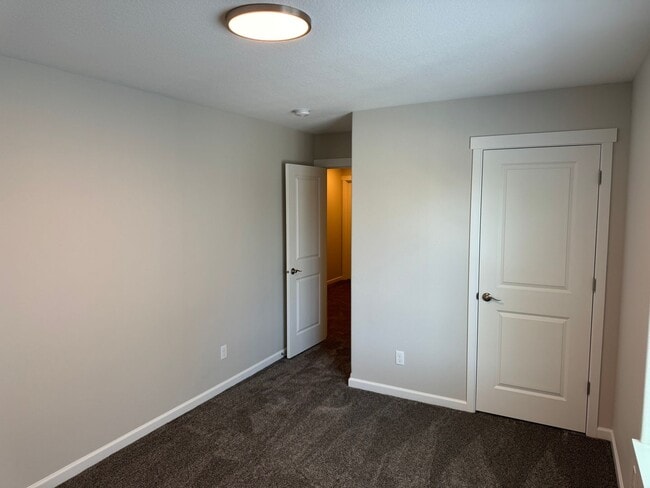 Building Photo - New 4 Bed / 2.5 Bath Duplex! $500 Amazon G...