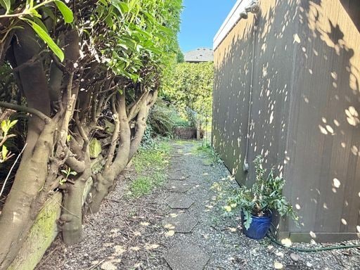 Building Photo - Charming 1-Bedroom Retreat in Queen Anne - Near Fremont! Available Now!