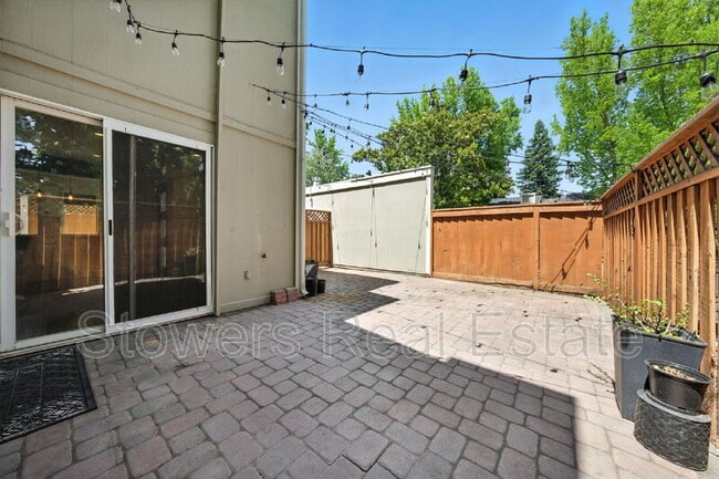 Building Photo - 617 Garden Creek Pl