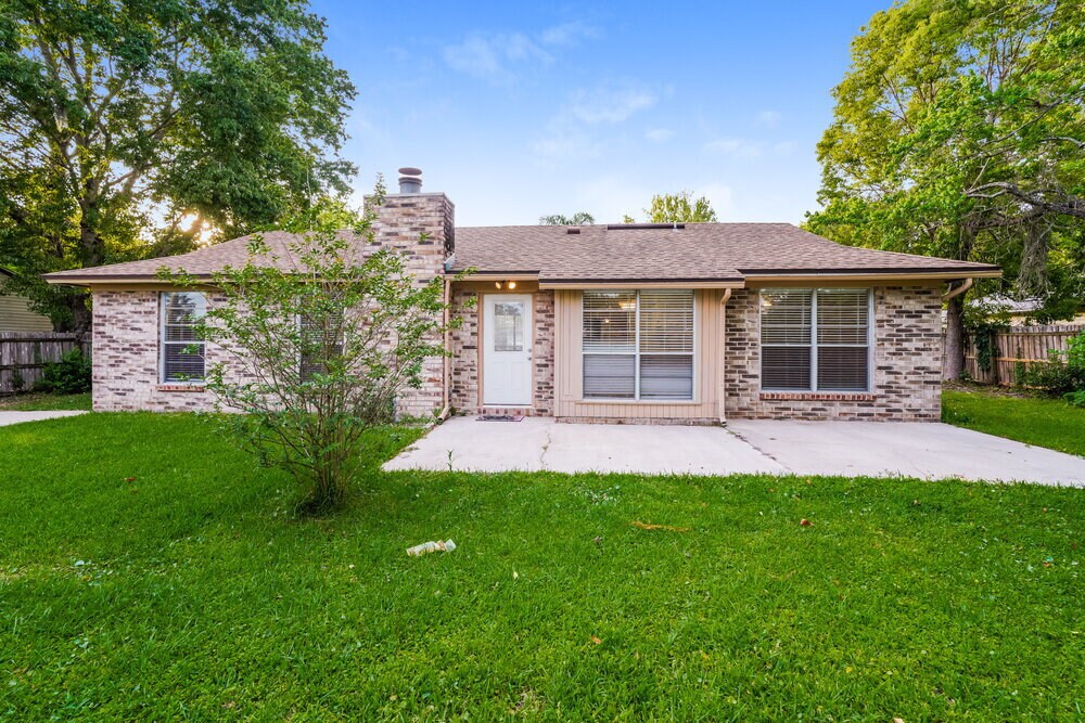 Building Photo - 2677 Aberdeen Ct