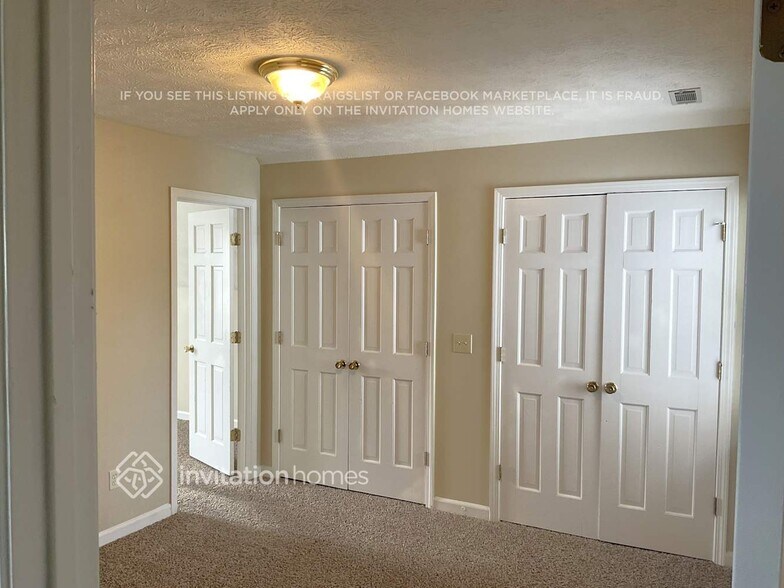 Building Photo - 3915 Summit Chase