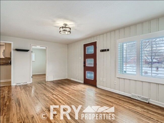 Building Photo - 98 S Newland St