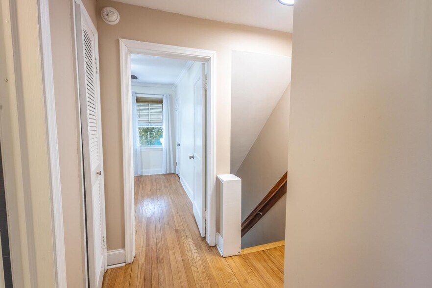 Building Photo - 1200 Narcissus Ave