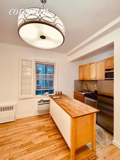 Building Photo - 2790 Broadway-