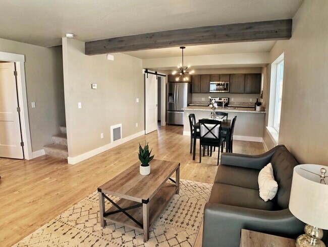 Building Photo - 4712 Giada Dr