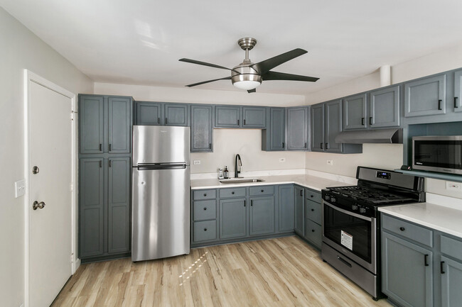 Building Photo - 215 E Maxon Ln
