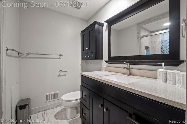 Building Photo - 1125 Meadowglen Ct