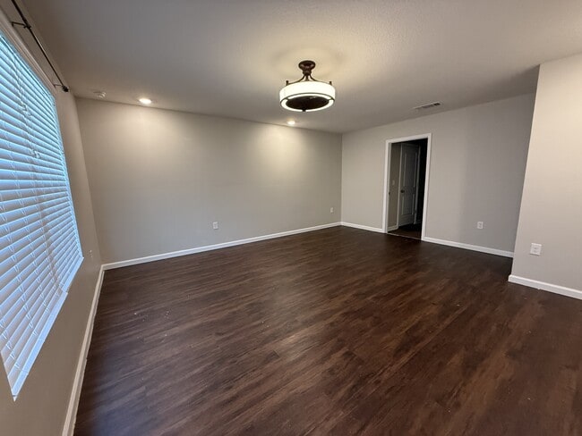 Building Photo - 1004 Limpkin St