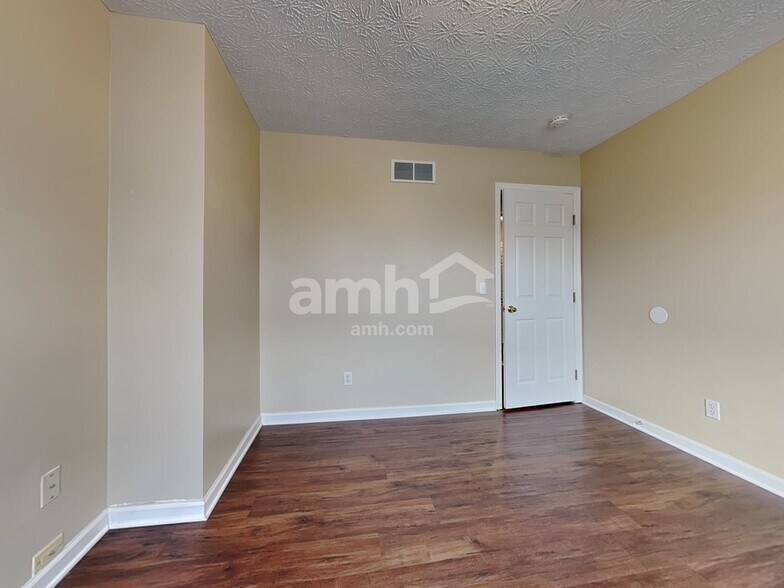 Building Photo - 6131 Pine Meadows Dr