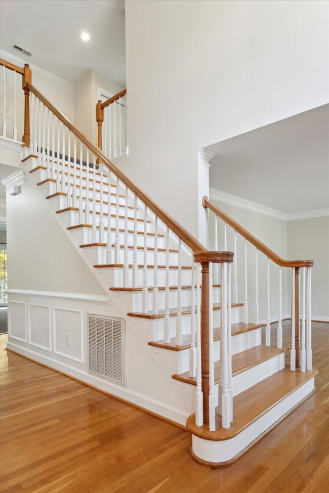 Building Photo - Kingsmill Gem