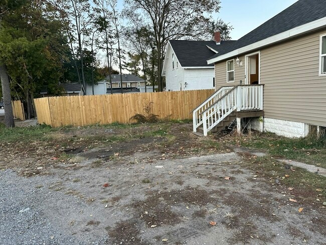 Building Photo - 1767 Pine St