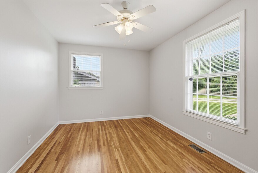 Building Photo - 2614 Edge O Lake Dr