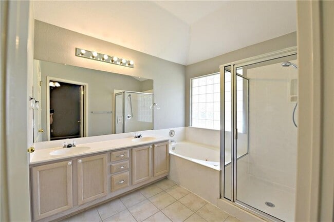 Building Photo - 3500 Kissman Dr