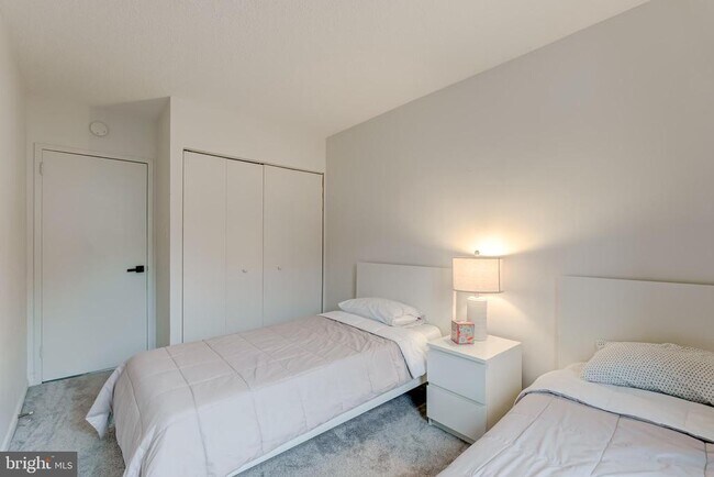 Building Photo - 11643 Stoneview Square