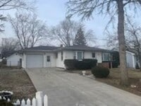 Building Photo - 3 Bedroom in Grayslake