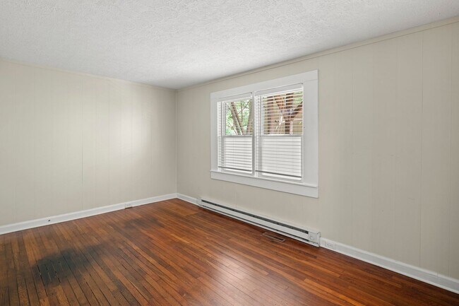 Building Photo - West Asheville Apartment - One Bedroom Plus Office