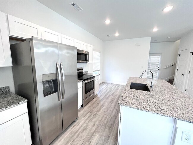Building Photo - 950 Ventnor Ave