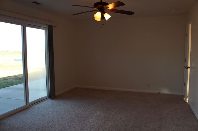 Building Photo - Available Now! Must See 2 Bedroom Home Loc...