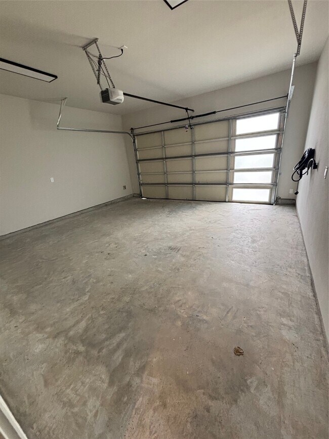 Building Photo - 108 E 44th St