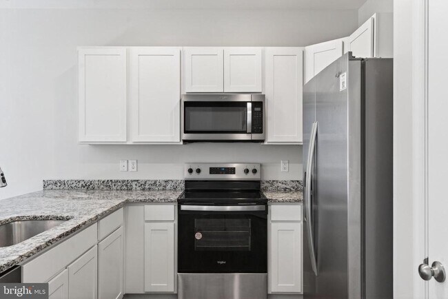 Building Photo - 183 Caterpillar Dr