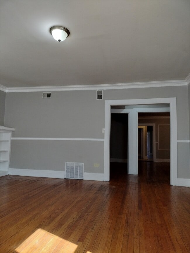 Building Photo - 7729 S Essex Ave