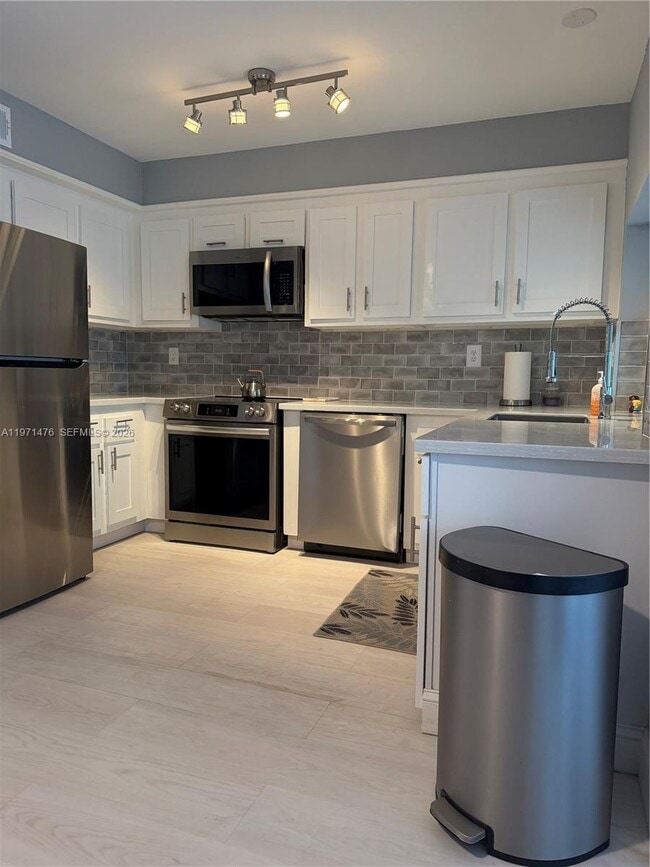 Building Photo - 5270 NE 6th Ave