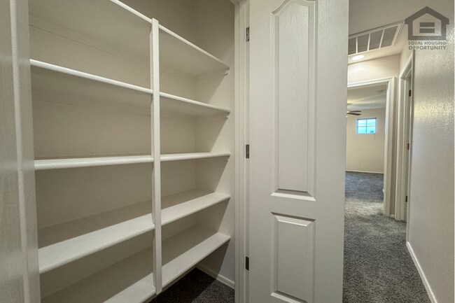 Building Photo - 3Bed/2.5Bath House at Union Hills Dr/32nd St! Ready for Immediate Move-In!