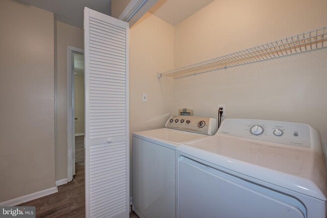 Building Photo - 5 Ford Ln