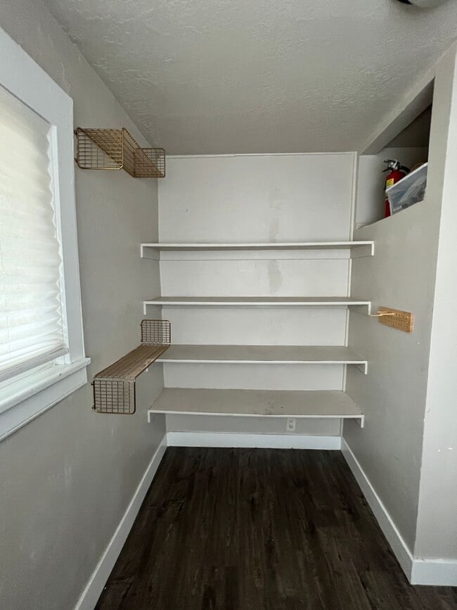 Building Photo - Newly Remodeled House in West Valley for Rent