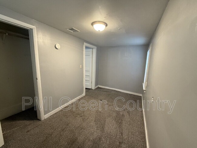 Building Photo - 1313 W Newton St