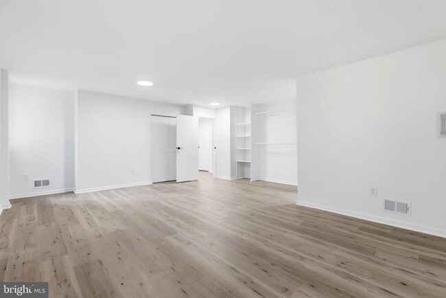 Building Photo - 4533 Logsdon Dr