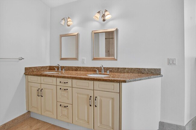 Building Photo - 616 SE 20th Ave