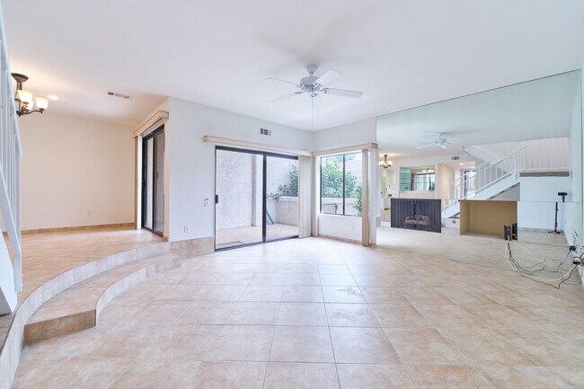 Building Photo - 616 Violeta Dr