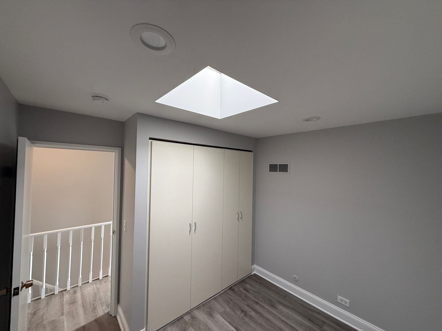 Building Photo - 744 W Gordon Terrace