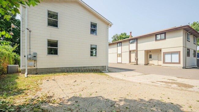 Building Photo - 1441 S State St