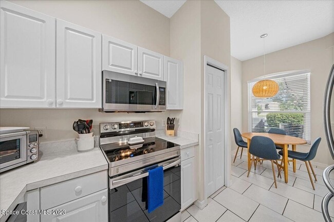 Building Photo - 1720 Minutemen Causeway